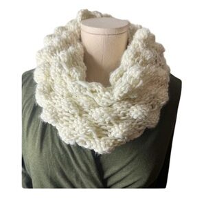 American Eagle Cream Chunky Knit Infinity Scarf NWT Cozy Loop Scarf